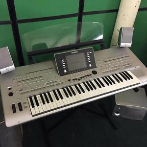 Yamaha Tyros 3 Keyboard with Speakers