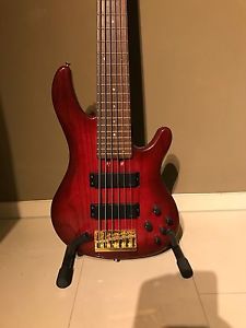 Yamaha TRB 6 II, 6-Saiter, E-Bass, Humbucker, 3 Band EQ aktiv, 6-String