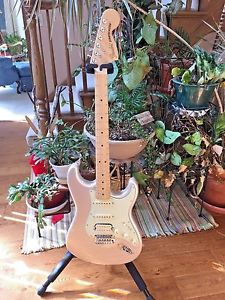 Fender Stratocaster HSS Deluxe 2017 Bluzzard Pearl Maple Neck NEW!