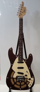 LINDERT VICTOR-S CUSTOM BUILT GUITAR