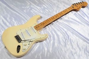 Fender Japan 1984-1987 CST-50 Olympic White / Maple guitar From JAPAN/456