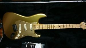 MINT!! Fender USA Aztec gold 30Limited Electric Guitar Stratocaster w/HC