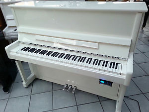 Feurich F122, weiss poliert, Chrom-Beschläge, Silent-System