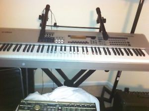 Yamaha MO 8 Music Production Synthesizer 88 Key USB NIDI, PRICED REDUCED!!!!!