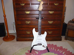 Fender Stratocaster 1993 Made In Japan has lived in a box good investment piece