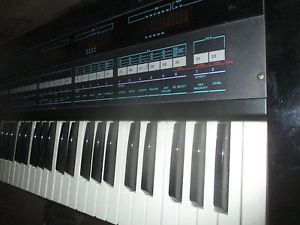 AKAI AX 80 SYNTHESIZER