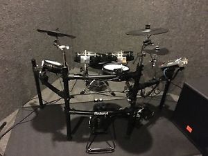 Roland TD-9 5 piece  V-Drums W PDP Double Kick Pedal