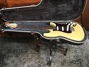 1993 Fender Stratocaster Deluxe Plus In Vintage Blonde