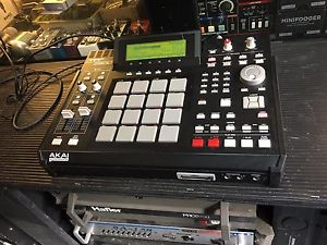 AKAI MPC2500 MPC 2500 /CF/128meg /drum pads / sampler    //ARMENS