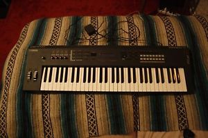 Yamaha MX61 Keyboard Synthesizer