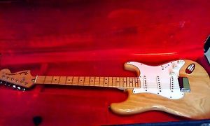 Fender Stratocaster 1974 USA vintage +  fender 1967 Stratocaster case. Superb!