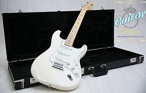 MINT! 2015 Fender Standard Stratocaster Mexican Arctic White & Fender Hard Case