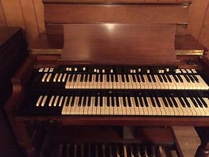 1969 Hammond B3 with a 122 RV Leslie