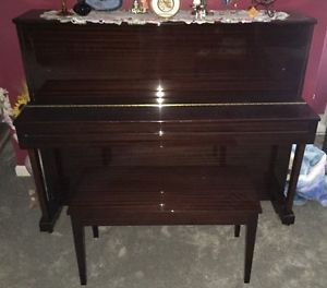 Yamaha piano 3/4 upright very nice condition T110