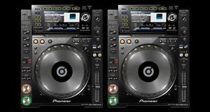 PAIR OF PIONEER CDJ 2000 NEXUS NXS MINT CONDITION