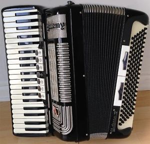 LaTosca, Model Victoria V, Accordian/accordion, Excellent Condition