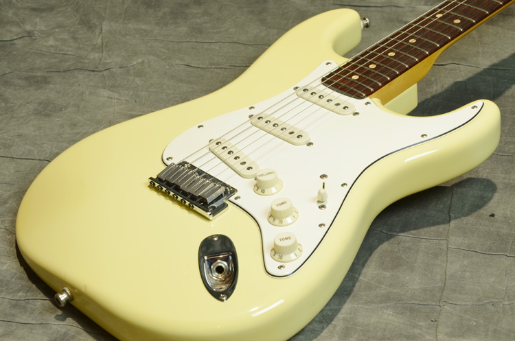 Used Fender Fender / Custom Shop Classic Player Stratocaster Olympic White