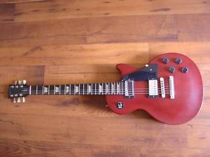 GIBSON LES PAUL STUDIO WORN CHERRY DISCONTINUED EDITION 2009