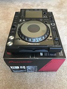 Pioneer CDJ-2000-NXS Nexus Pro DJ Turntable