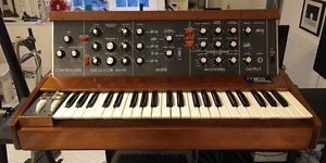 Moog Minimoog Model D VINTAGE Synthesizer  EXCELLENT condition refurbished