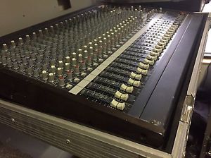 Yamaha MG24/14fx Mixer Sound Board With Road Ready Case