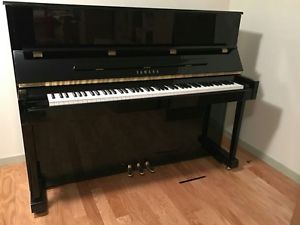 Yamaha 48" Piano 2005 mint. Nice tone.LOW PRICE/FREE DELIVERY/TUNING. EAST USA