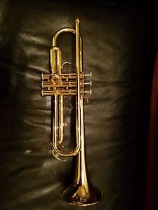 Yamaha YTR-2330 TRUMPET w/ CASE ~ ONLY USED FOR 3 MONTHS! AMAZING CONDITION!