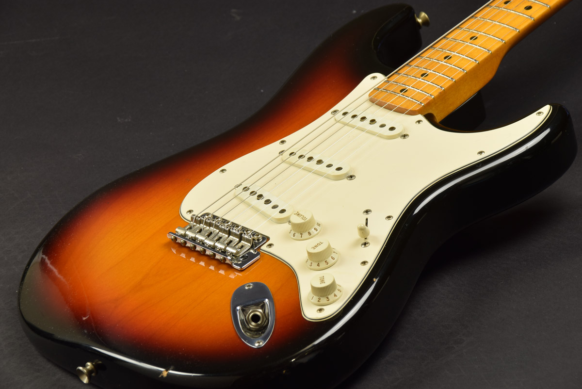 Used Fender USA / FSR 70s Staratocaster 3-Color Sunburst from JAPAN EMS