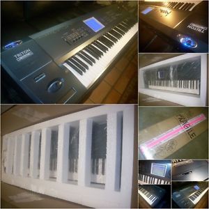 Korg Triton EXTREME 76 key Synthesizer Excellent Condition!