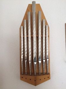 Einzelstück -Orgelpfeifenprospekt mit ziselierte Pfeifen - HANDARBEIT - Kirsche