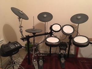 Yamaha DTX 700k MINUS Kick Pedal/hi-hat Stand And Rack and mounts and drum chair