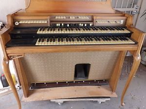Hammond Organ. Complete with bench and foot bar notes. works great!