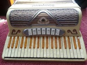 Accordion by universal