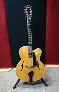 EASTMAN Fifth Aniv. Uptown AR810 Guitar