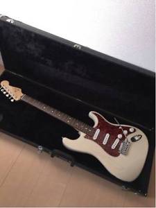 Fender USA FSR American Deluxe Stratocaster Japan Only Color E-Guitar