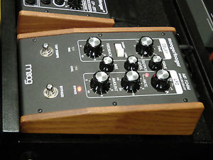 Moog MF-104M Analog Delay Midi Effect Pedal