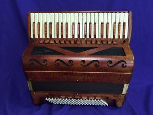 VICTORIA DOUBLE TONE CHAMBER POETA MODEL ACCORDION