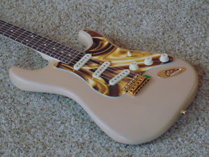 Fender USA Stratocaster with Noiseless PUPs & S1 Switching - TSA HSC inlcuded