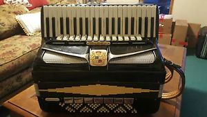 accordion noble/4/5/hand made reeds ex condition