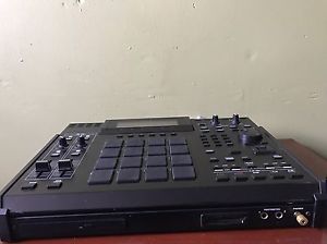 AKAI MPC 2500 w/ CD ROM