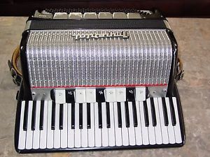 Imperial Queen vintage 3/4 reed Italian accordion 60s'