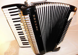 Sehr schönes Akkordeon HOHNER VERDI II N - 96 Bässe + Top Koffer