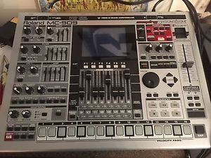 Roland MC909 Sampler Groovebox Expanded w/ 128mb SMC