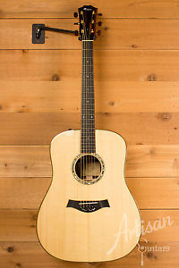 Taylor Custom DN AcousticAdirondack Spruce and Macassar Ebony Pre-Owned 2008