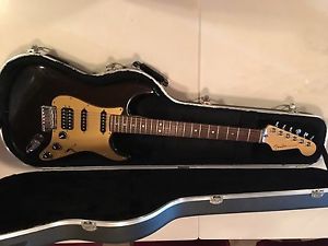 Fender USA American Deluxe Stratocaster HSS Black/Gold 2005