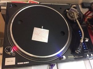 Pair Of Technics SL-1210 M5G