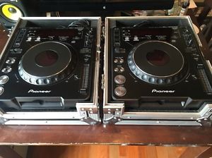 ***Pair*** Pioneer CDJ-1000 MK2 DJ Turntable with Road Ready Hard Cases