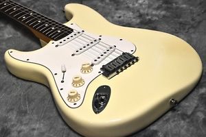 Fender Standard Left-handed Rosewood Fretboard Vintage Electric Guitar