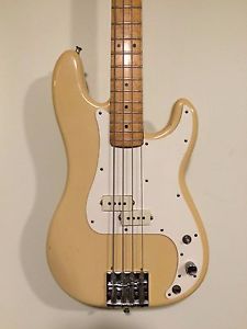 Vintage Fender Precision Bass / 1982 - P Bass - J Bass - Mustang