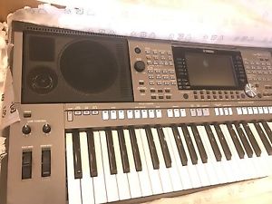 Yamaha PSR-S970 61 key arranger keyboard workstation